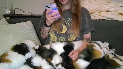 alliebearx online show from April 28, 2026, 5:34 am