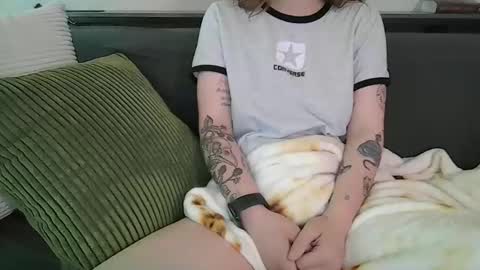 alliebearx online show from May 4, 2026, 2:18 am