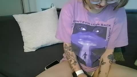 alliebearx online show from June 13, 2026, 3:26 am