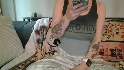 alliebearx online show from June 17, 2026, 9:49 pm