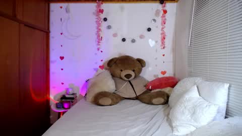 Allie  online show from February 25, 2025, 10:18 pm