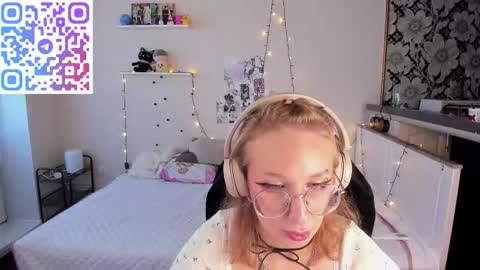 allingirls online show from September 11, 2025, 8:47 am