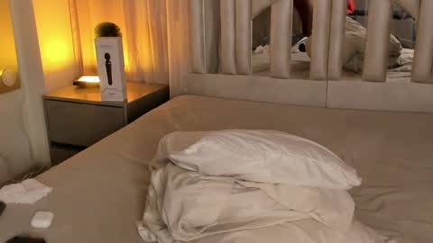 Snapshot of allisonfoster_ chatting on February 24, 2025, 1:57 am Allison online show from February 24, 2025, 1:57 am