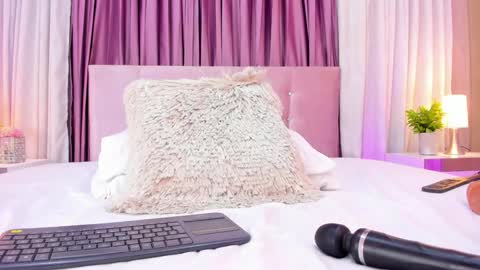 Snapshot of allisonn_bell chatting on December 28, 2024, 10:34 pm Allison online show from December 28, 2024, 10:34 pm