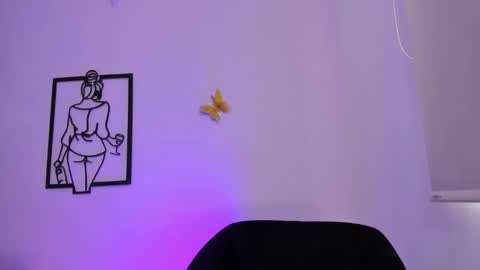 Snapshot of allisonn_bell chatting on October 8, 2025, 8:28 pm Allison online show from October 8, 2025, 8:28 pm