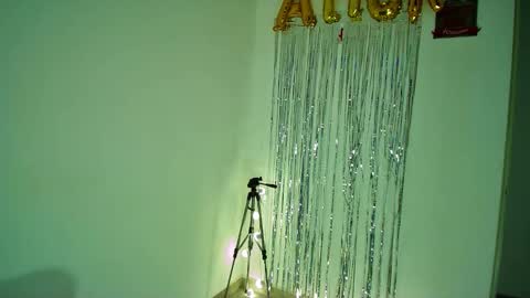 Snapshot of allisson_rose chatting on November 15, 2025, 4:32 am Alli online show from November 15, 2025, 4:32 am