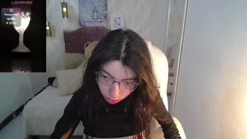 Snapshot of alllyson_ chatting on November 10, 2025, 7:24 pm alison online show from November 10, 2025, 7:24 pm
