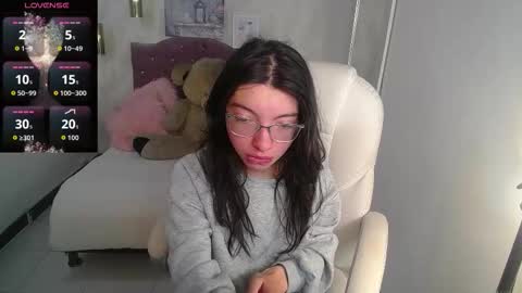 Snapshot of alllyson_ chatting on November 19, 2025, 7:47 pm alison online show from November 19, 2025, 7:47 pm