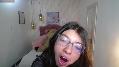 Snapshot of alllyson_ chatting on November 25, 2025, 8:31 pm alison online show from November 25, 2025, 8:31 pm