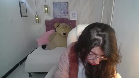 Snapshot of alllyson_ chatting on November 27, 2025, 8:00 pm alison online show from November 27, 2025, 8:00 pm