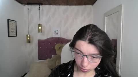Snapshot of alllyson_ chatting on December 17, 2025, 8:15 pm alison online show from December 17, 2025, 8:15 pm