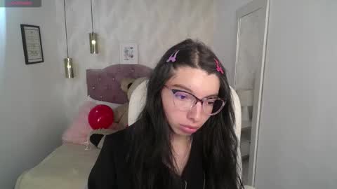 Snapshot of alllyson_ chatting on February 18, 2026, 7:54 pm alison online show from February 18, 2026, 7:54 pm