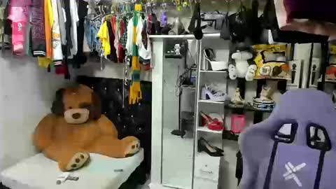 allsson_miller online show from September 16, 2025, 5:58 pm