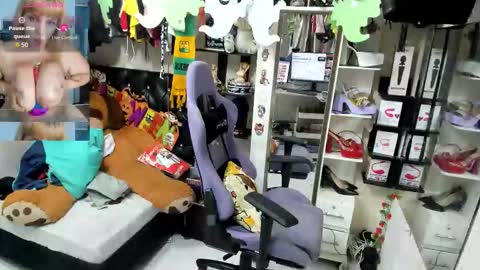 allsson_miller online show from October 15, 2025, 7:03 pm