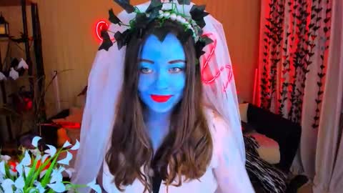 alluringeyess online show from October 31, 2025, 12:17 pm