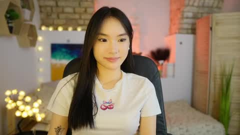 Snapshot of allyah_sky chatting on March 7, 2025, 10:32 pm Allyah Sky online show from March 7, 2025, 10:32 pm