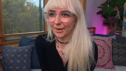 Ally Elliot online show from October 28, 2025, 8:55 pm