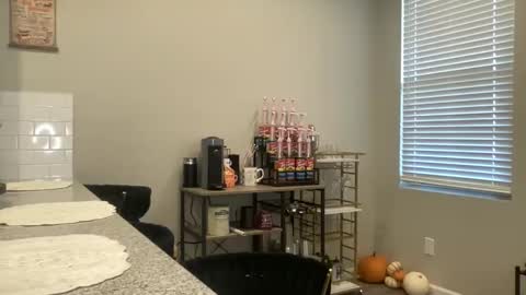 Snapshot of allymaeeee chatting on October 28, 2025, 3:47 pm Ally Mae online show from October 28, 2025, 3:47 pm