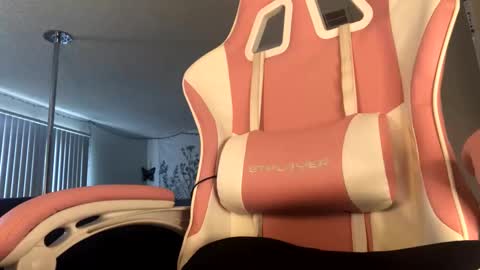 Ally Girl In Her Ally World online show from November 13, 2025, 6:29 pm