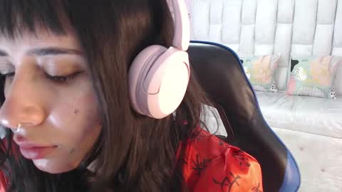 Allysa  online show from September 21, 2025, 3:35 pm