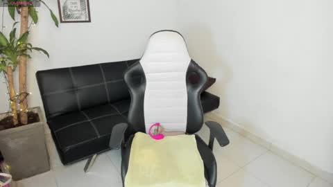 Snapshot of allyssann_smith chatting on April 22, 2026, 9:38 pm allyssann online show from April 22, 2026, 9:38 pm