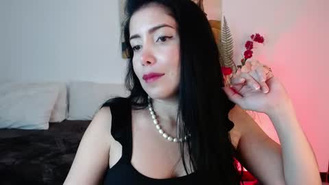 Snapshot of alma_art_ chatting on August 3, 2026, 8:01 pm alma_art_ online show from August 3, 2026, 8:01 pm