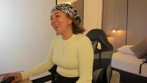 Snapshot of alma_fenix chatting on September 24, 2025, 12:30 pm ALMA FENIX online show from September 24, 2025, 12:30 pm