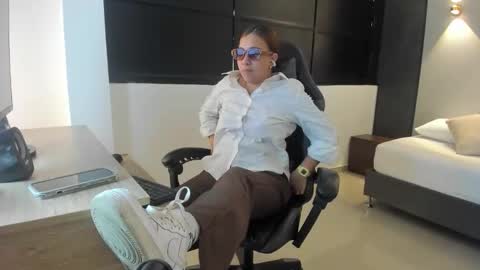 Snapshot of alma_fenix chatting on October 10, 2025, 12:26 pm ALMA FENIX online show from October 10, 2025, 12:26 pm