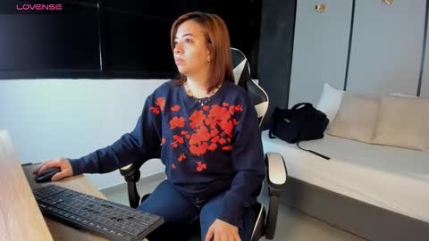 Snapshot of alma_fenix chatting on October 17, 2025, 12:19 pm ALMA FENIX online show from October 17, 2025, 12:19 pm