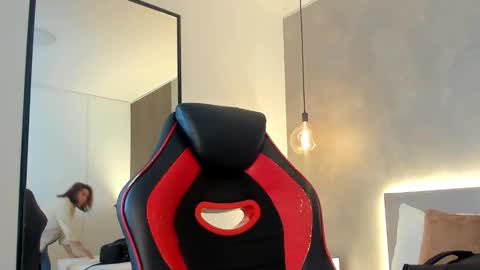 Snapshot of alma_fenix chatting on October 27, 2025, 12:31 pm ALMA FENIX online show from October 27, 2025, 12:31 pm