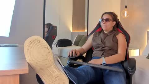 ALMA FENIX  online show from November 4, 2025, 12:15 pm