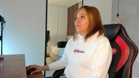 ALMA FENIX  online show from November 25, 2025, 12:27 pm