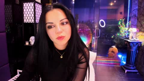 Snapshot of alma_pearl chatting on December 7, 2024, 12:13 pm Alma online show from December 7, 2024, 12:13 pm