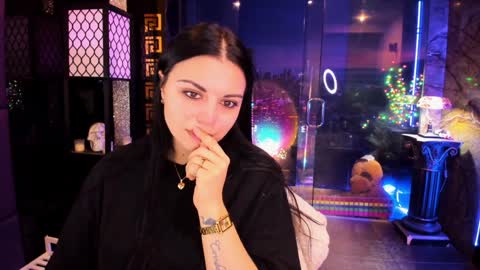 Snapshot of alma_pearl chatting on December 17, 2024, 7:29 am Alma online show from December 17, 2024, 7:29 am