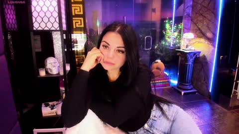 Snapshot of alma_pearl chatting on December 19, 2024, 8:02 am Alma online show from December 19, 2024, 8:02 am