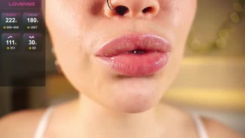 Snapshot of alma_yammy chatting on October 16, 2025, 4:30 pm Alma online show from October 16, 2025, 4:30 pm