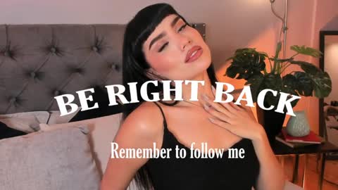 Mia online show from April 8, 2026, 12:38 pm