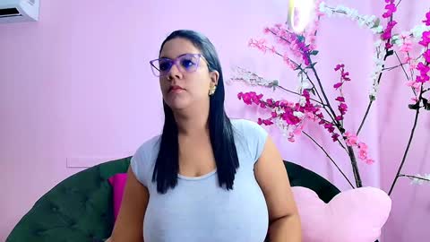 ALMENDRAEVANS online show from December 20, 2024, 12:16 pm