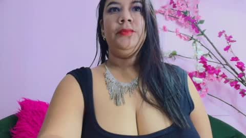 ALMENDRAEVANS online show from December 26, 2024, 12:38 pm