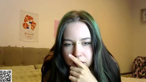 Lina online show from September 18, 2025, 3:47 pm
