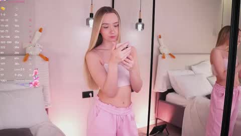 Lia online show from May 10, 2026, 3:01 am