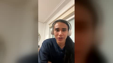 Snapshot of alogenotwink chatting on April 3, 2026, 11:25 pm STEPHAN online show from April 3, 2026, 11:25 pm