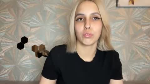 Lisa online show from September 9, 2025, 2:38 pm