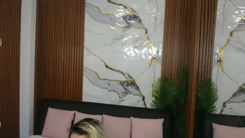 alonddra_tay online show from April 17, 2026, 11:35 am
