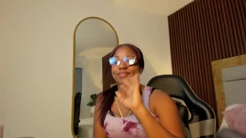 Snapshot of alondra_bernet chatting on May 26, 2026, 2:18 am A L O N D R A online show from May 26, 2026, 2:18 am