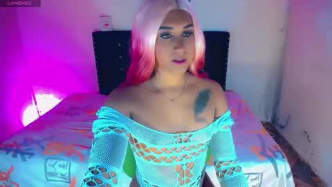 alondragill_ online show from May 12, 2026, 3:14 am