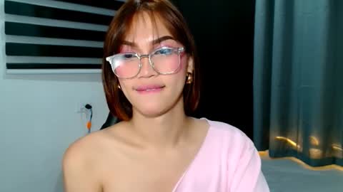 Alondra online show from June 14, 2026, 6:48 am