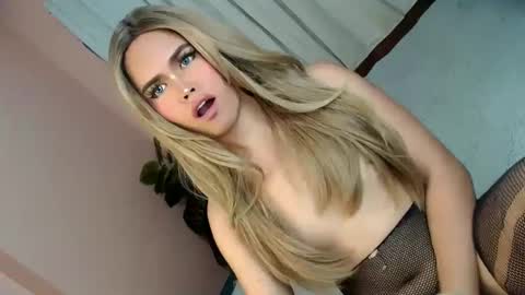 LEXY online show from January 11, 2025, 2:04 pm