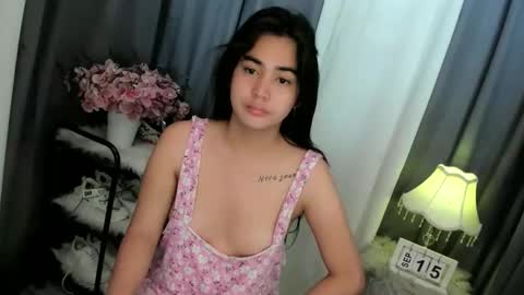 alovelydollnica online show from September 15, 2025, 12:43 am
