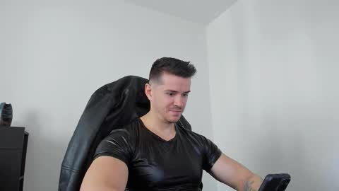 Snapshot of alphagodleatherking92 chatting on September 25, 2025, 7:34 am LeatherMaster online show from September 25, 2025, 7:34 am